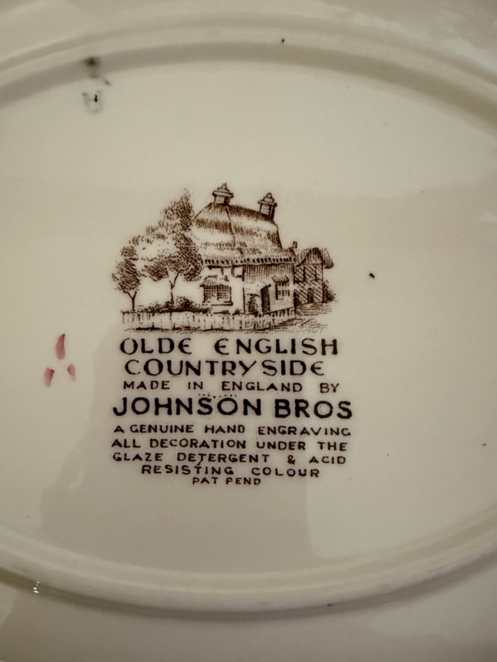 Johnson Bros - Dinner Plates in Brown and Cream - Picture 2 of 5